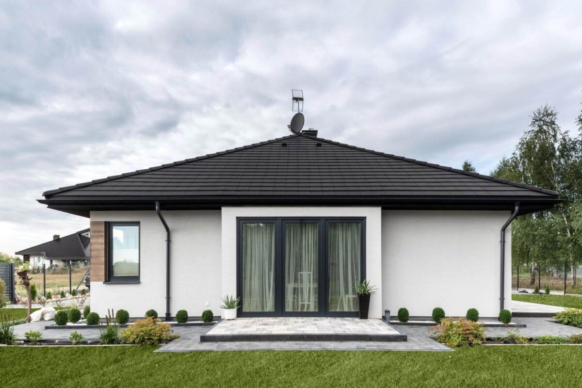 House with anthracite windows