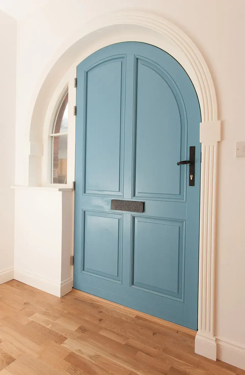 Niebieskie drzwi drewniane