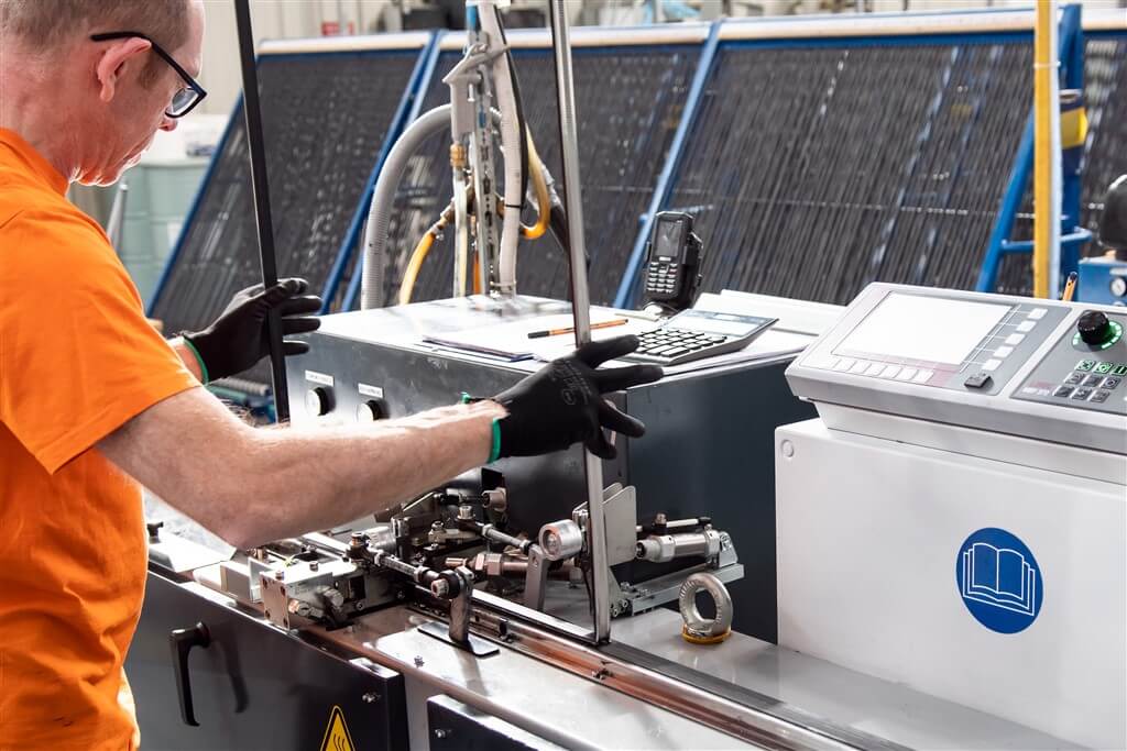 Cadres inter-verre utilisés pour la production d'inserts en verre.