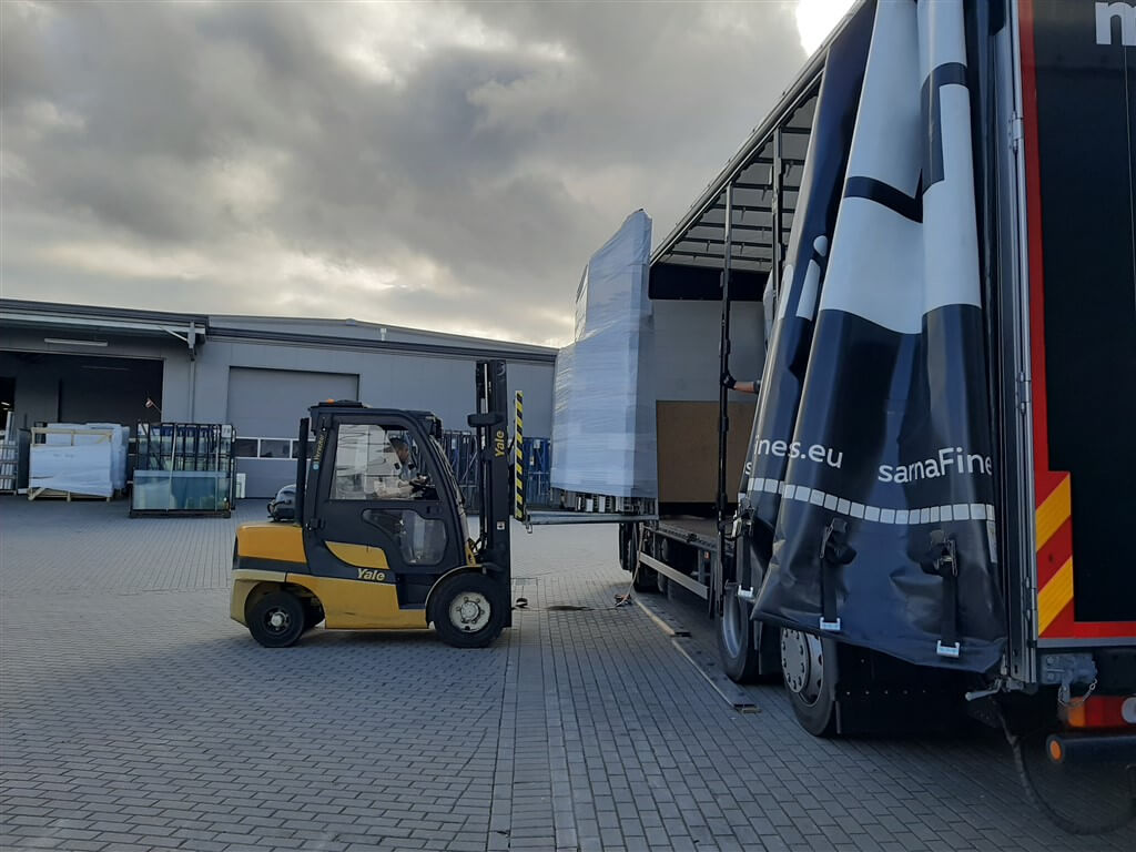 MS beyond WINDOWS forklift.